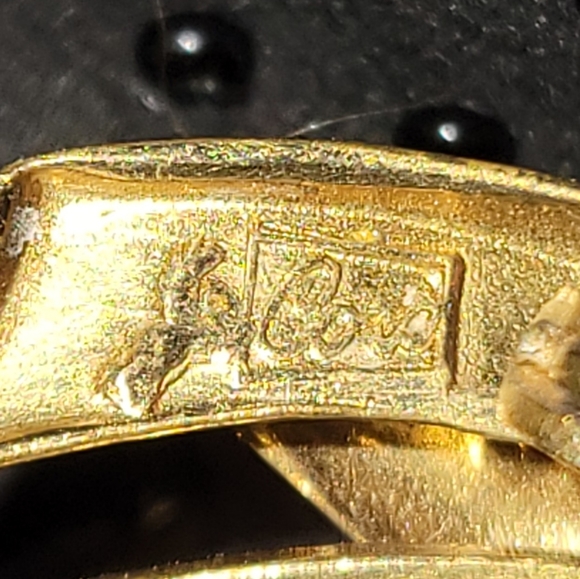 Coro Pegasus Gold Tone Ribbon Bow with Emerald Green Rhinestones - Picture 6 of 6